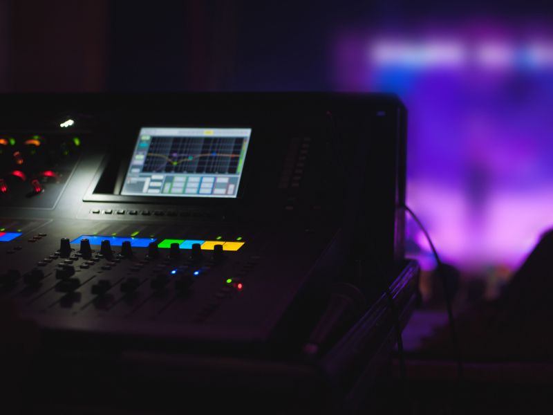 ELEVA TU EVENTO CON SONIDO PROFESIONAL