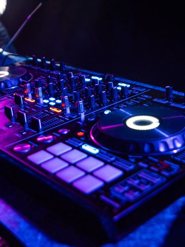 ALQUILER DE SONIDO E ILUMINACIÓN