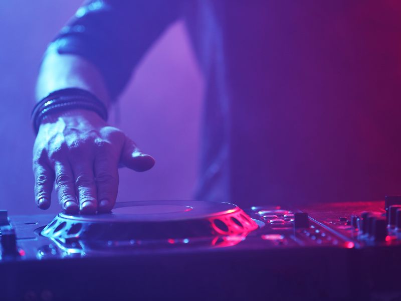 SOLUCIONES AUDIOVISUALES SOLUCIONES AUDIOVISUALES